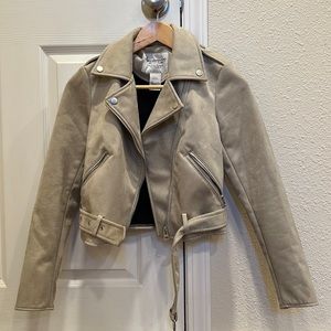 Super cute jacket perfect for a night out